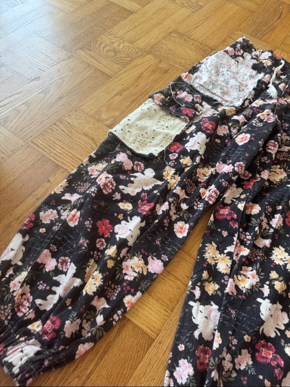 POL Floral Patchwork Boho Cargo Jogger Pants Size M - Picture 5 of 6